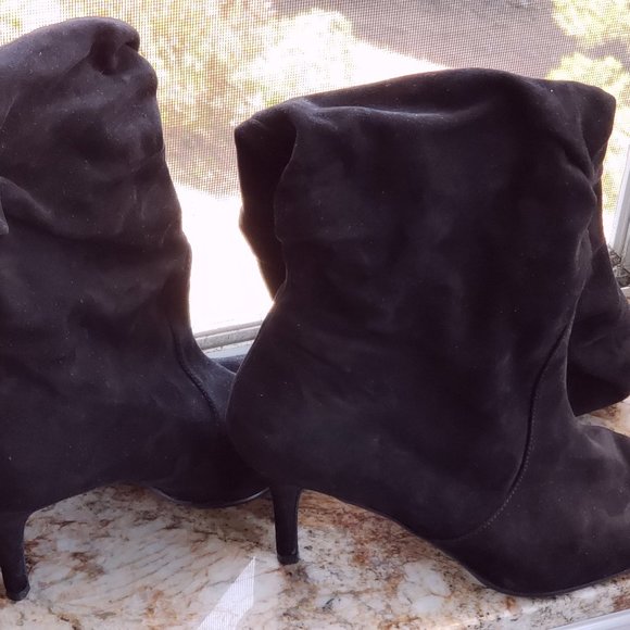 Stuart Weitzman Lafayette Black Suede Boot… - Picture 4 of 10